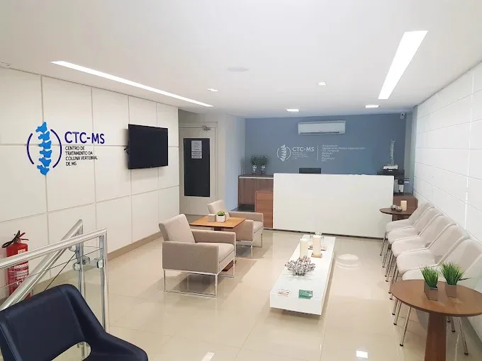Recepção do CTC Spine Care — Centro de Tratamento da Coluna Vertebral de MS, em Campo Grande